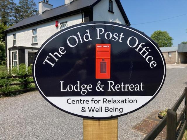 The Old Post Office Lodge 恩尼斯基林 外观 照片