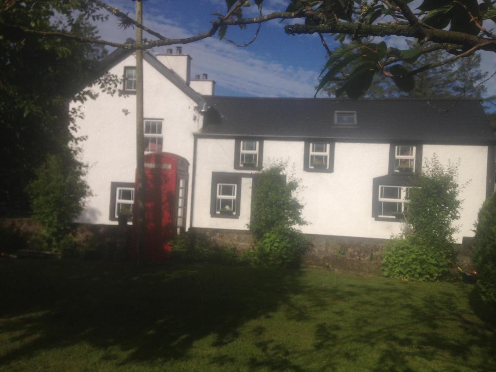 The Old Post Office Lodge 恩尼斯基林 外观 照片